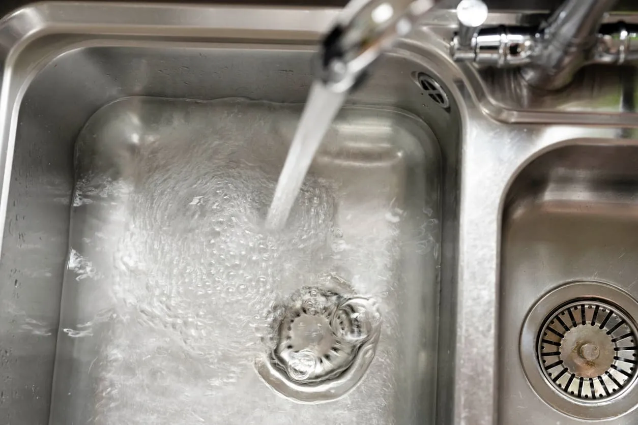 Kitchen Faucet with Running Water