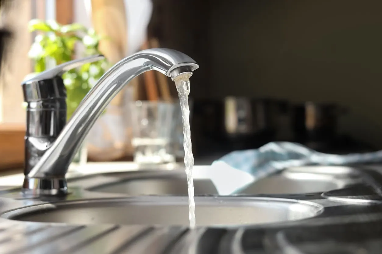 Kitchen Faucet with Running Water